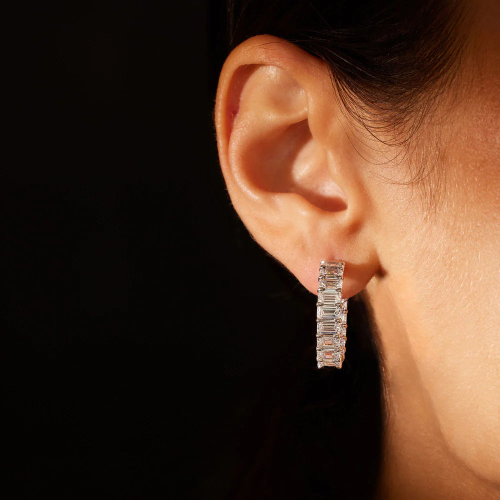 Pendientes de oro amarillo con diamantes corte esmeralda — Amelia Maia