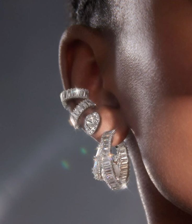 Aretes Amelia Maia con diamantes de laboratorio — joyería de lujo consciente y diseño editorial.