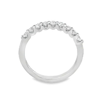 Anillo minimalista con diamantes corte redondo brillante — Amelia Maia.