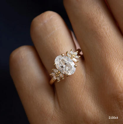 Anillo de oro con diamante oval de laboratorio 2.00 ct