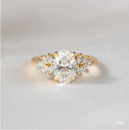 Anillo de compromiso oval 2 ct con diamantes de laboratorio — Amelia Maia
