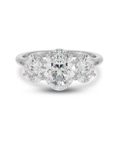 Detalle de anillo three-stone oval con diamantes de laboratorio, diseño elegante con tres piedras.