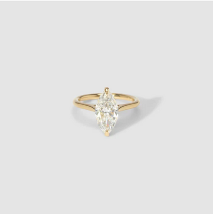 Anillo de compromiso con diamante de laboratorio 1.50 ct corte marquise en oro amarillo, diseño solitario.