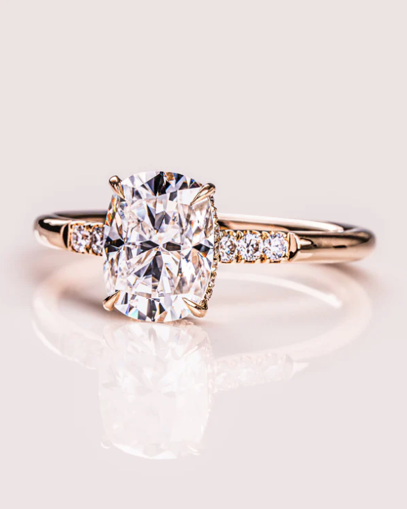 Anillo de Compromiso Oval Pavé Diamond · 1.00 ct