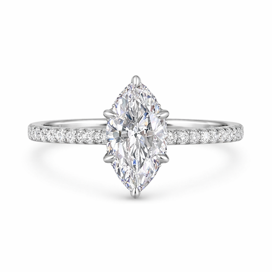 Anillo de compromiso con diamante de laboratorio 2.00 ct corte marquise y pavé de diamantes en oro blanco.