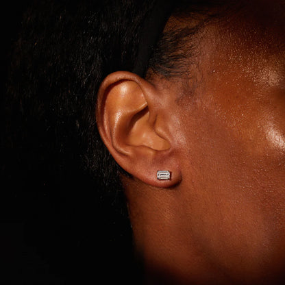 Forma de las piedras: 2 esmeraldas (0,5 ct cada una) y pavé redondo.