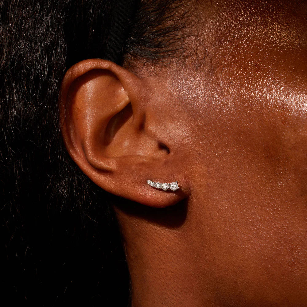 Pendientes de oro con diamantes estilo crawler — Amelia Maia