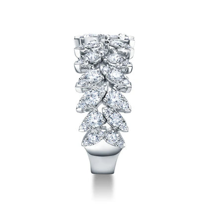 Anillo con diamantes marquise y redondos en oro blanco — Amelia Maia.