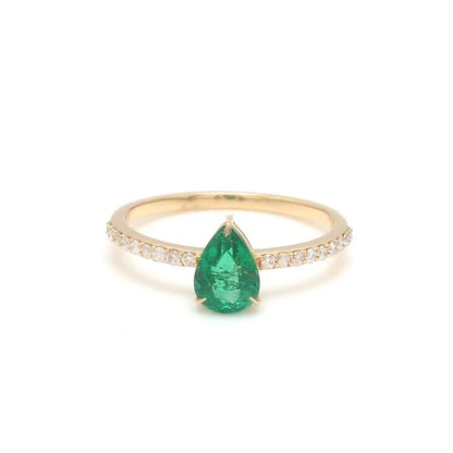 Anillo solitario con esmeralda de laboratorio corte pera — Amelia Maia.